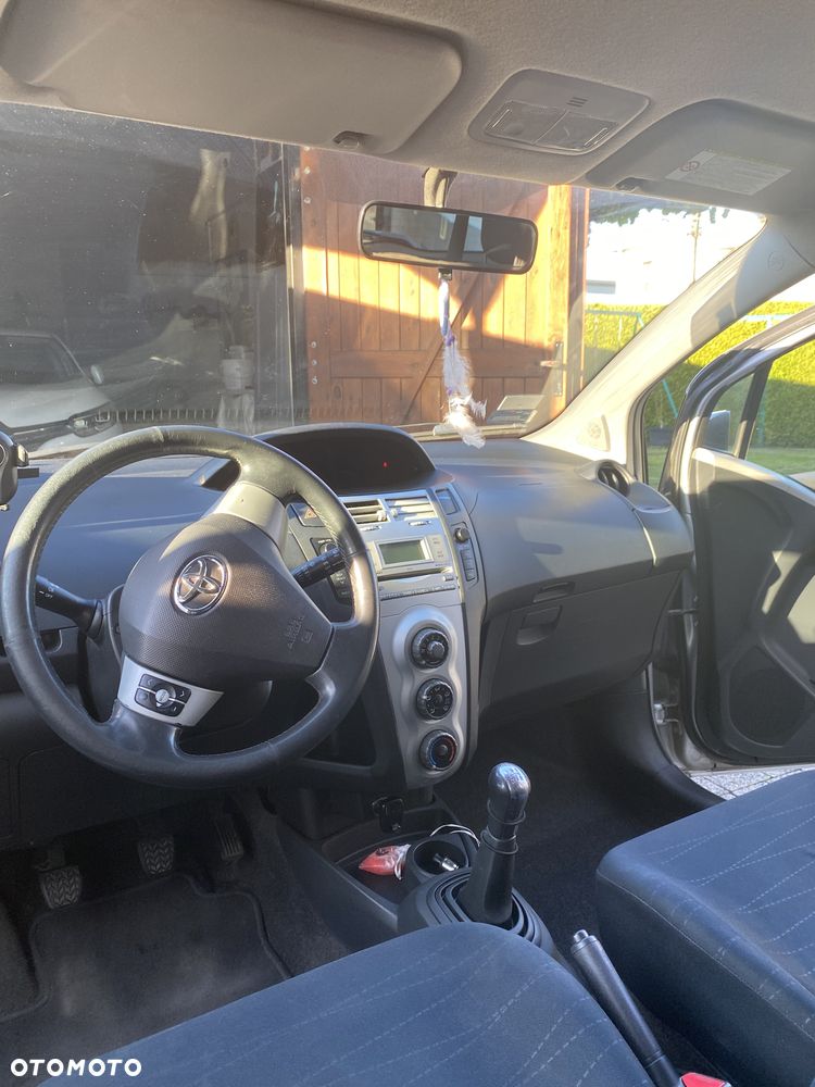 Toyota Yaris 1.3 Blue - 4