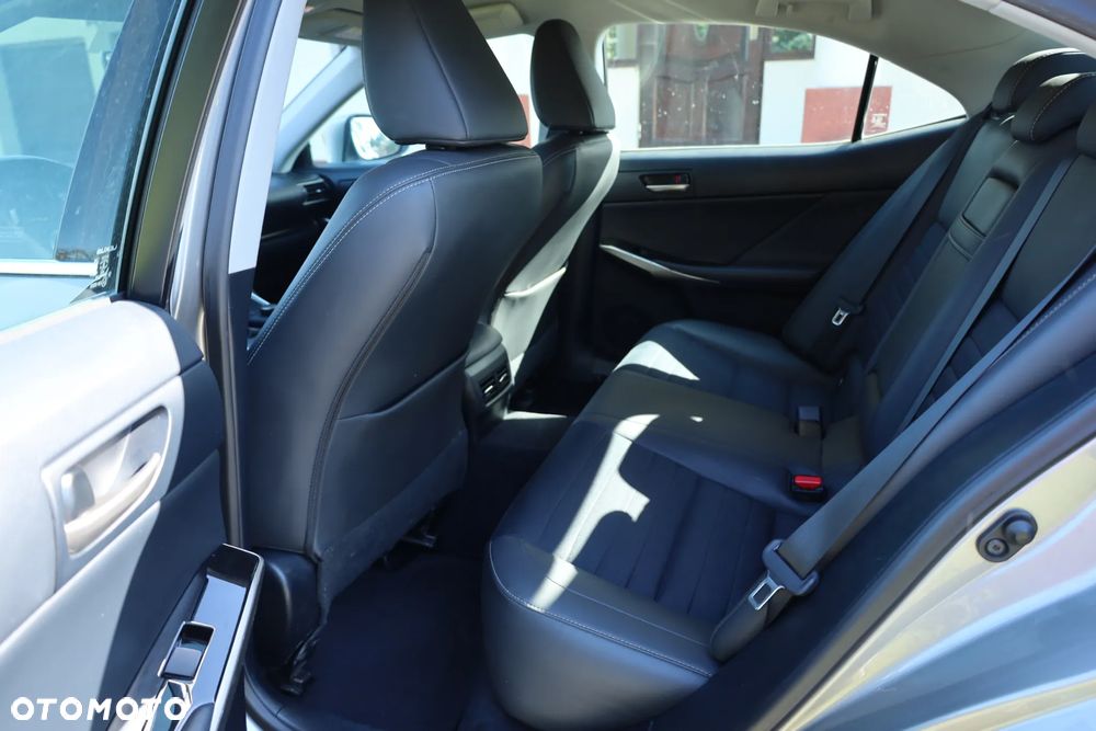 Lexus IS 200t Elegance - 16