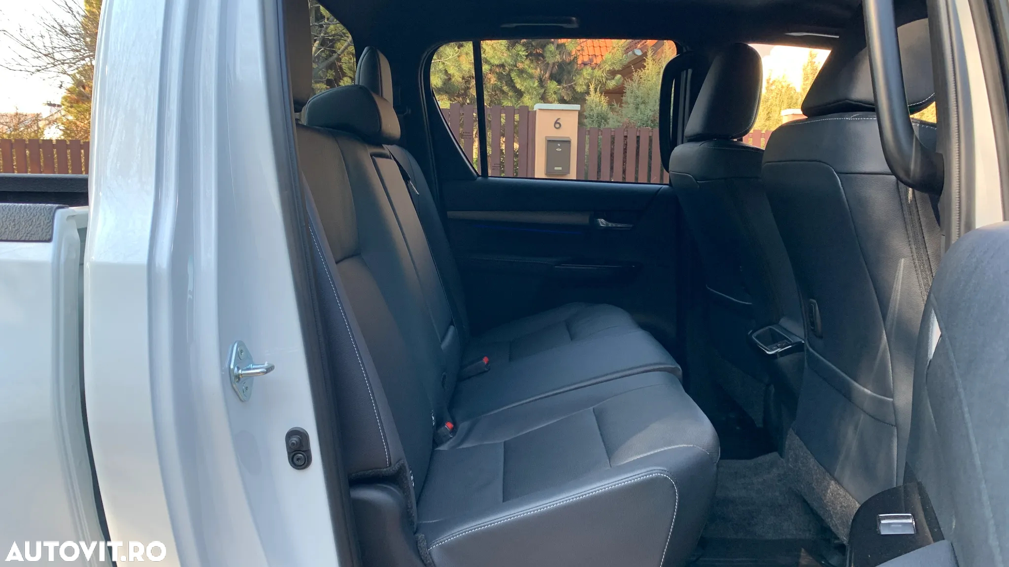 Toyota Hilux 2.8D 204CP 4x4 Double Cab AT MHEV Invincible Color Edition (3E5) - 19