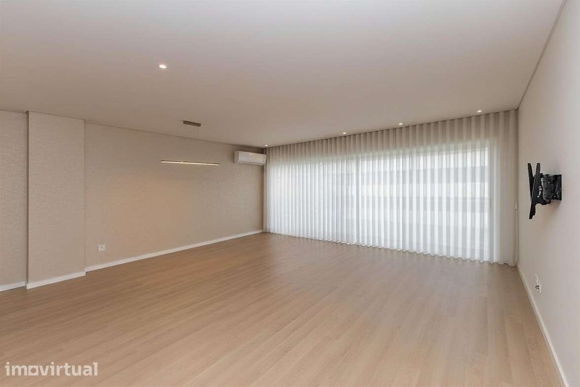 T3 Triplex Condomínio Fechado C/ Piscina - Grande imagem: 2/16