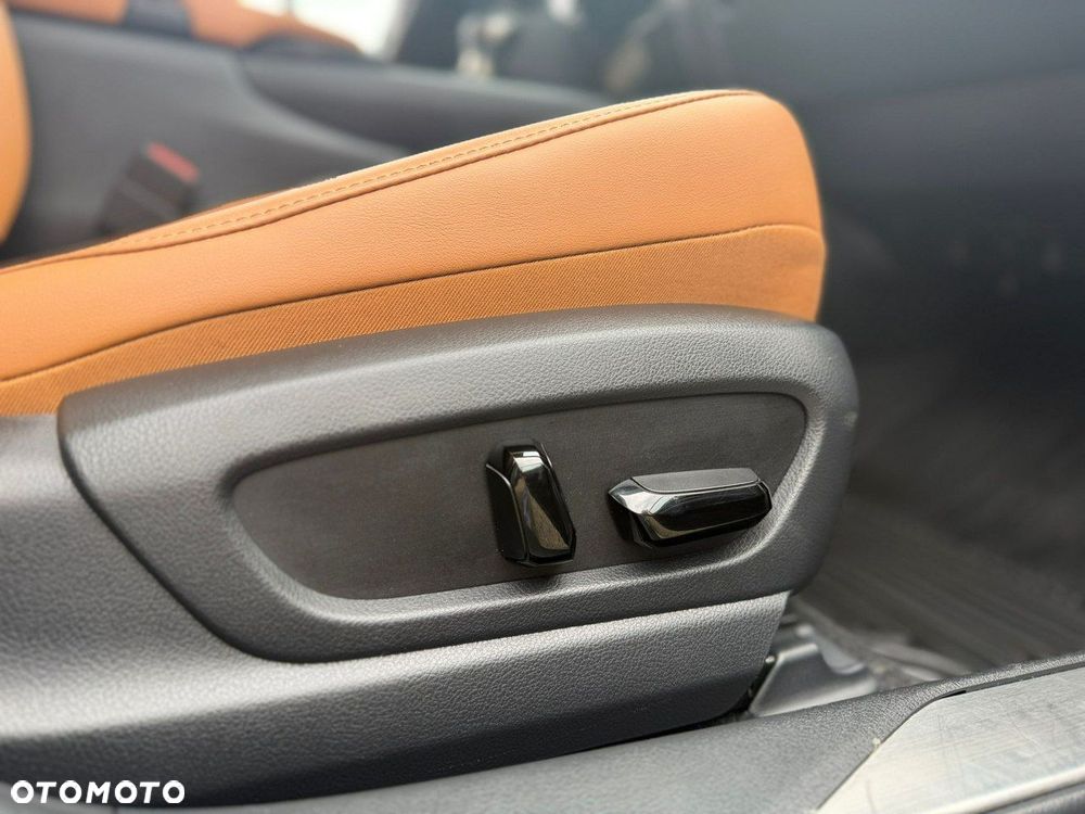 Lexus UX - 17