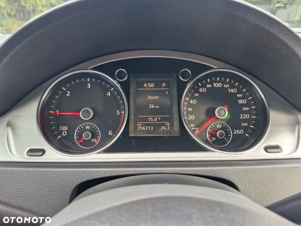 Volkswagen Passat Variant 2.0 TDI DSG BlueMotion Technology Highline - 22