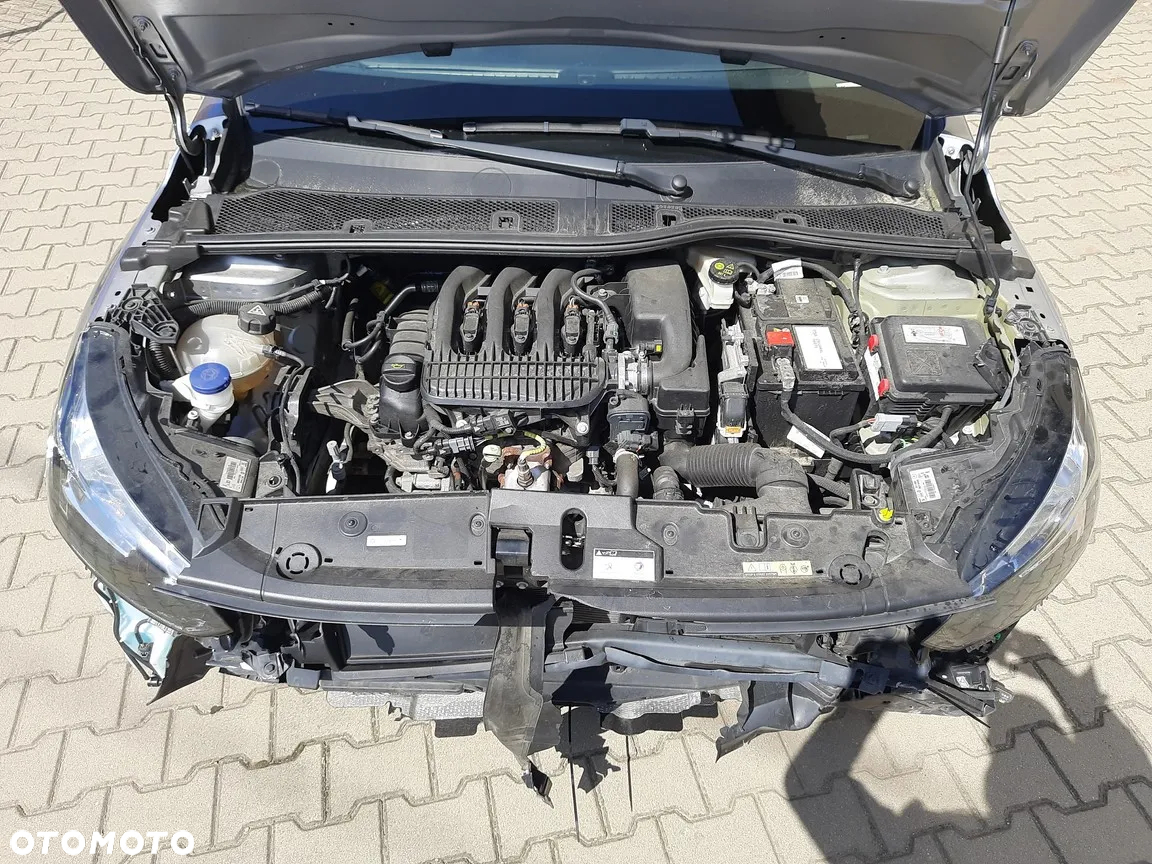 Peugeot 208 - 11