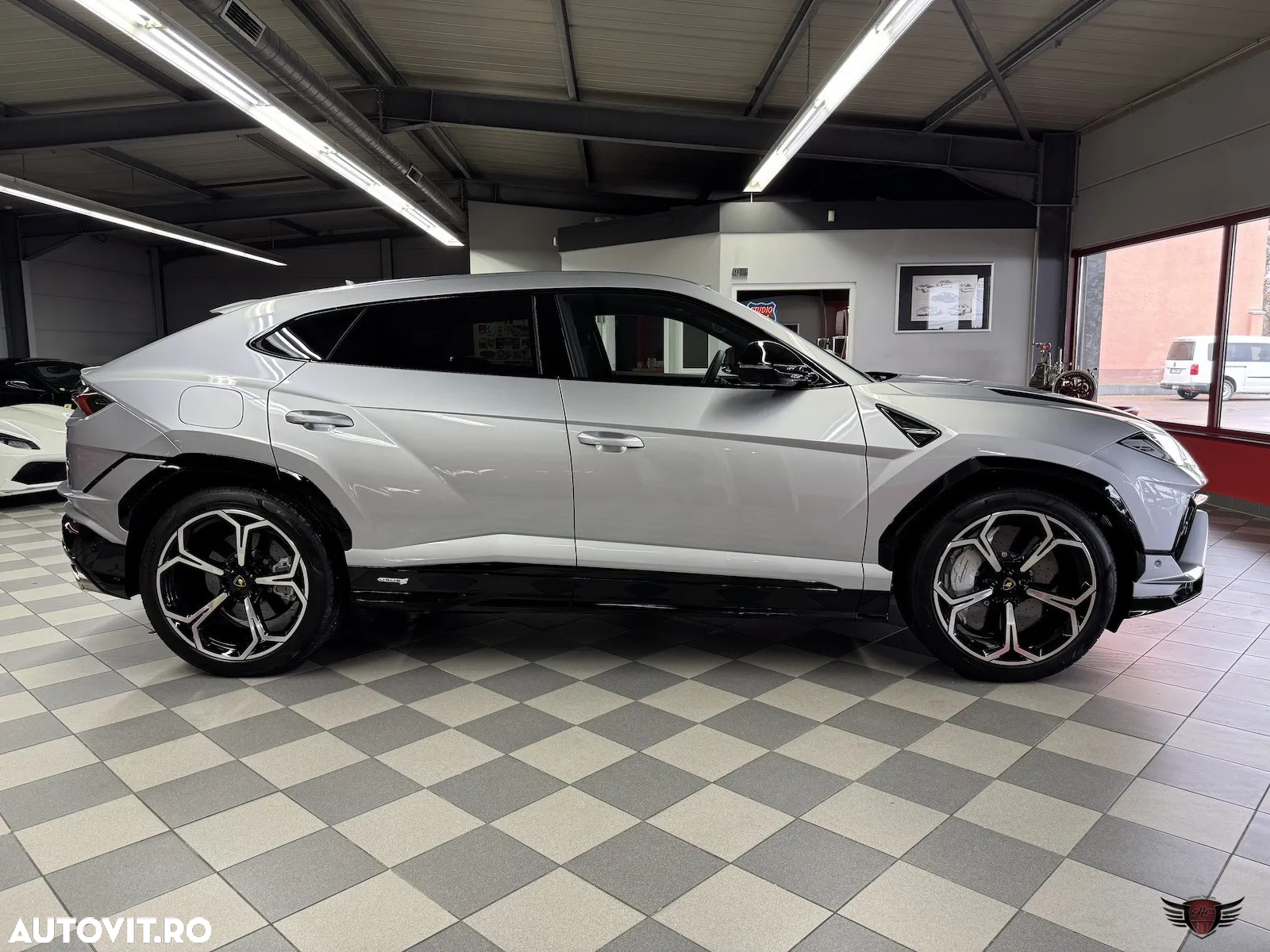 Lamborghini URUS - 10