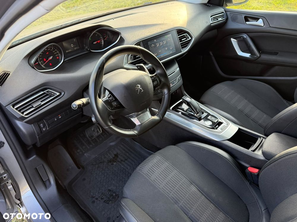 Peugeot 308 BlueHDi 130 EAT8 Black Edition - 11