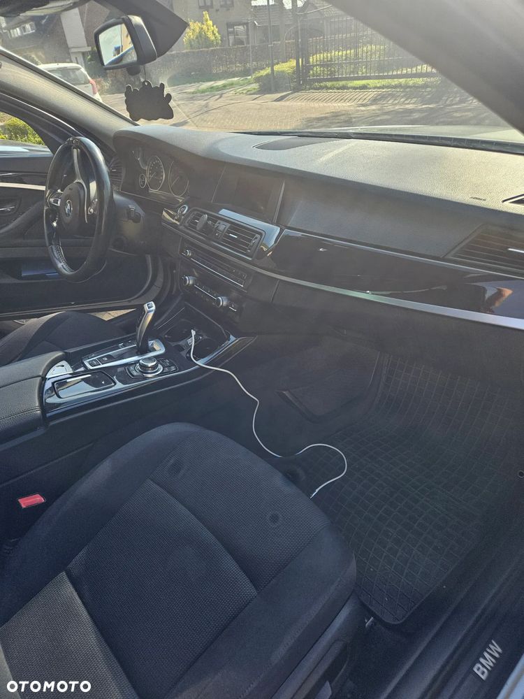 BMW Seria 5 520d xDrive - 6
