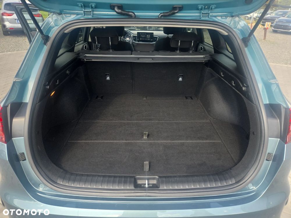 Kia Ceed - 11