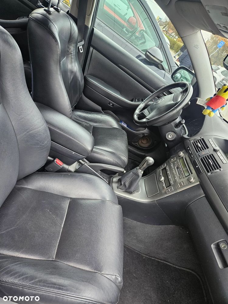 Toyota Avensis 2.0 VVT-i Executive - 8