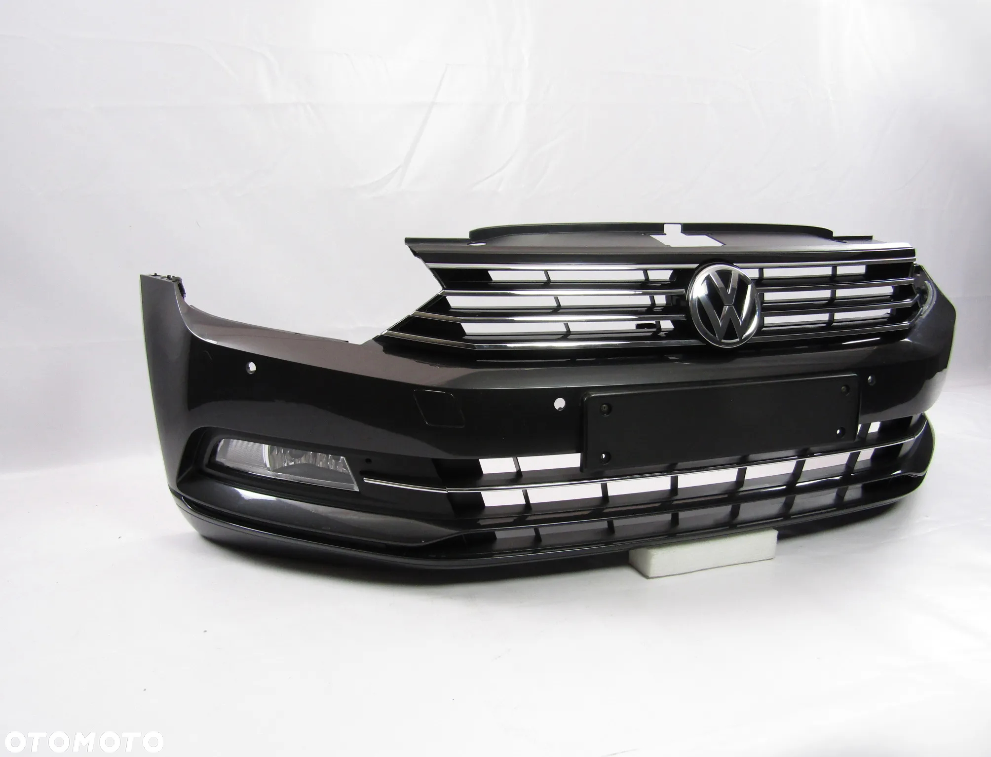 Zderzak przedni VW Passat B8 14 - 19 Pdc-4  Lakier nieznany - 2