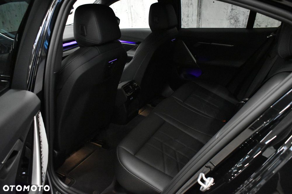 BMW Seria 5 520d xDrive mHEV M Sport - 23
