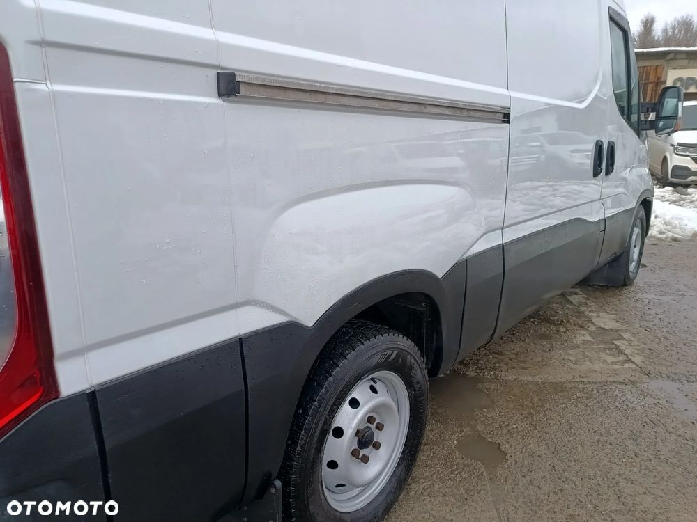 Iveco DAILY 35s13 L2H2 2.3 diesel 126kM, HAK(uciąg 3.5t) OPONY ZIMOWE BDB STAN, OGINALNY NISKI PRZEBIEG! Gotowy do pracy! - 22