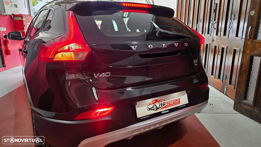 Volvo V40 2.0 D2 Momentum Geartronic — fotografia 10