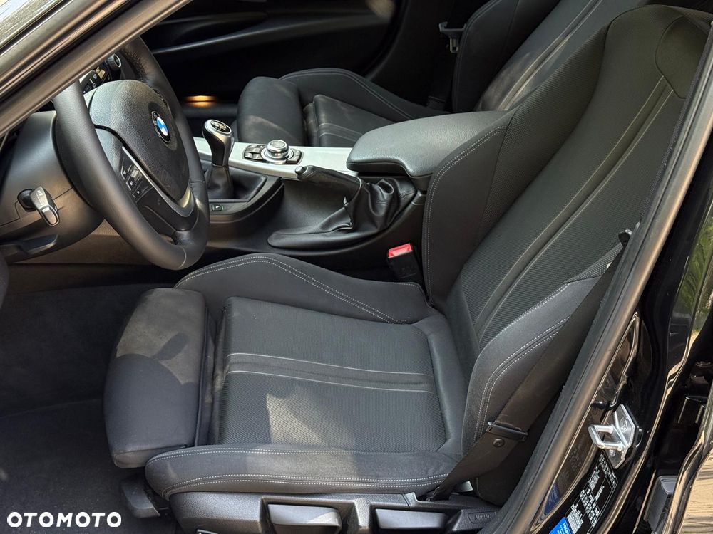 BMW Seria 3 318d Sport Line - 12