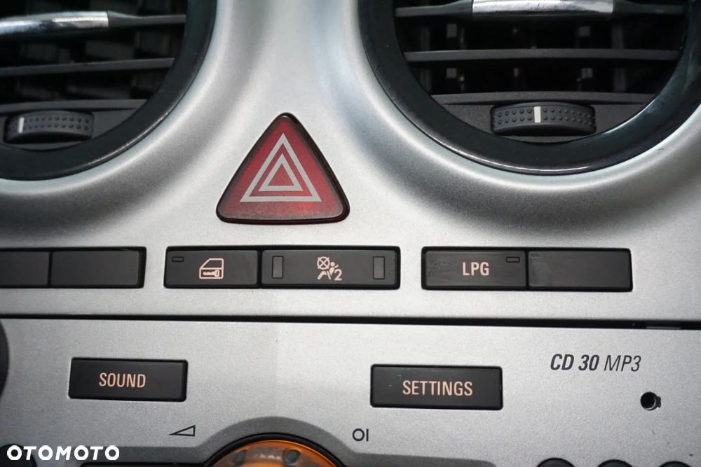 Opel Corsa 1.2 16V Cosmo - 35