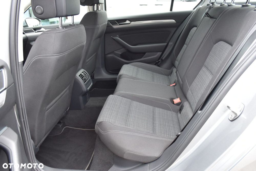 Volkswagen Passat 2.0 TDI Business DSG - 31