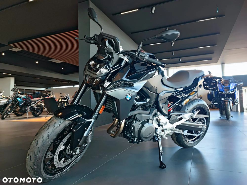 BMW F - 19