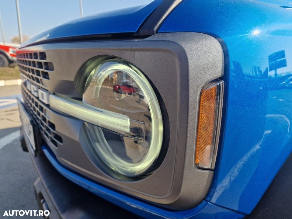 Ford Bronco - 4