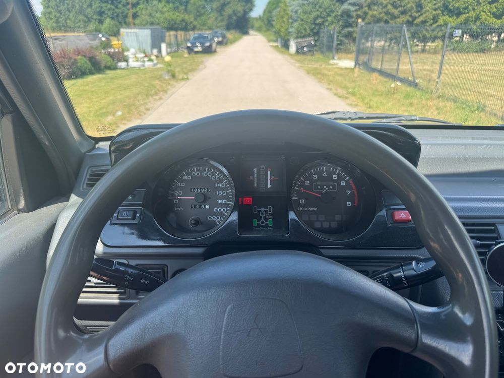 Mitsubishi Pajero Sport - 19