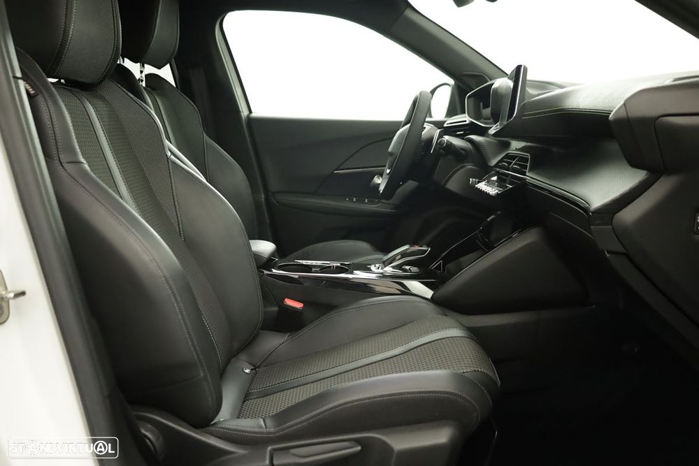 Peugeot 2008 1.2 PureTech GT EAT8 - 21