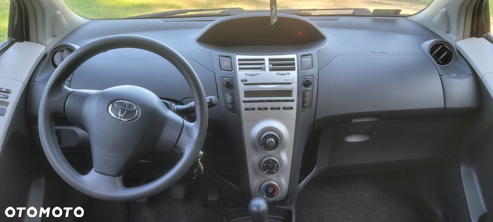 Toyota Yaris 1.3 Sol - 8