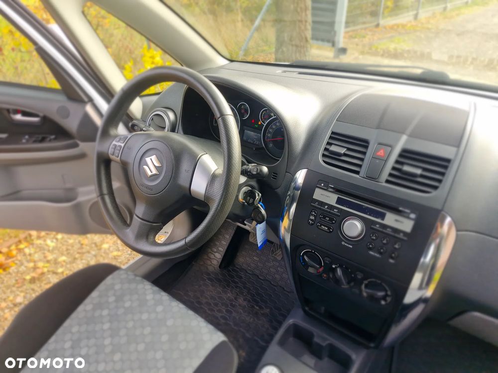 Suzuki SX4 1.6 VVT 4x4 Comfort - 4
