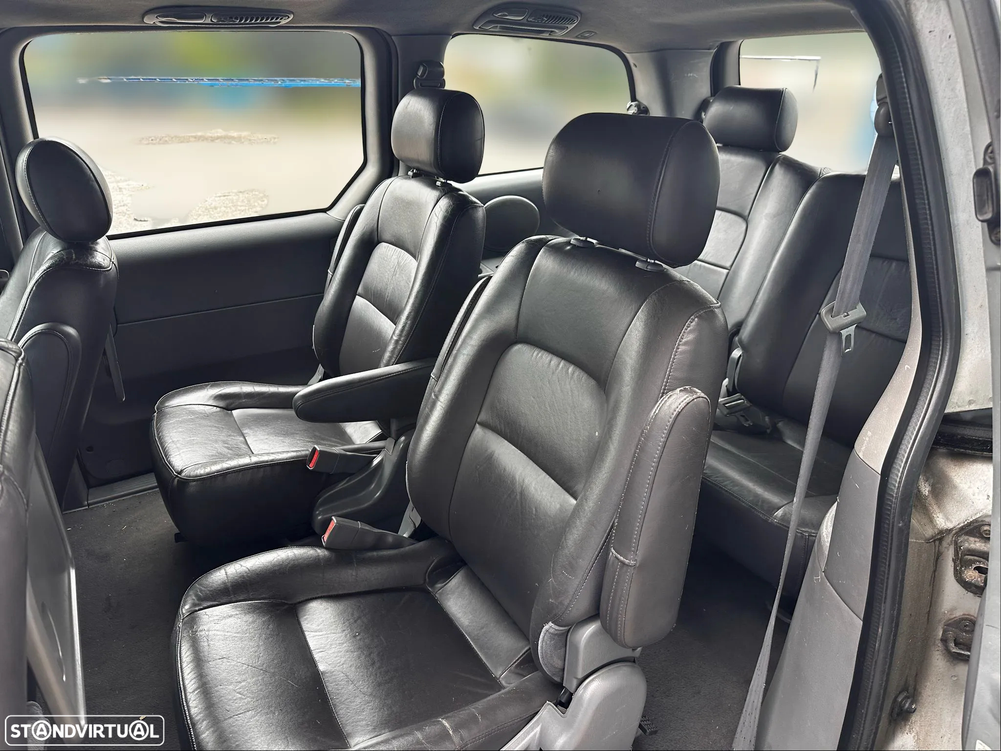 Kia Carnival II 2.9 CRDI 7 Lug de 2003 para peças - 9