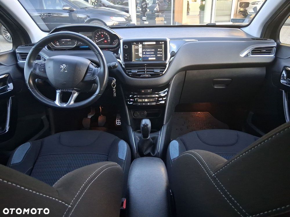 Peugeot 208 - 11