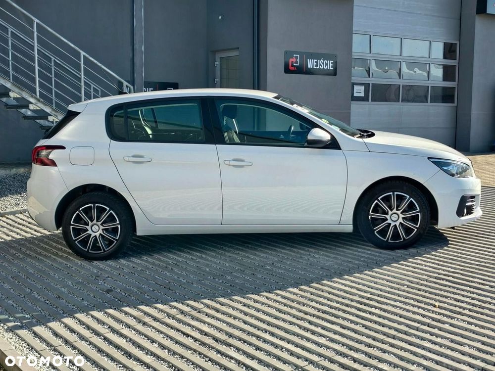 Peugeot 308 - 8