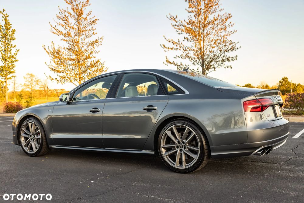 Audi S8 - 6