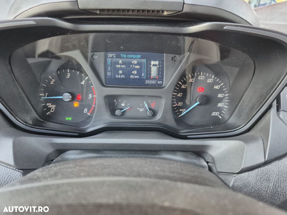 Ford Tourneo Custom - 8