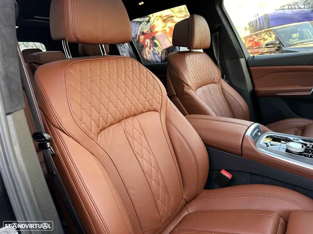 BMW X7 M M60i - 31