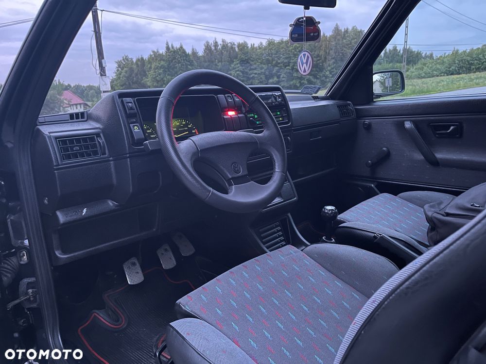 Volkswagen Golf 1.8 GT - 16