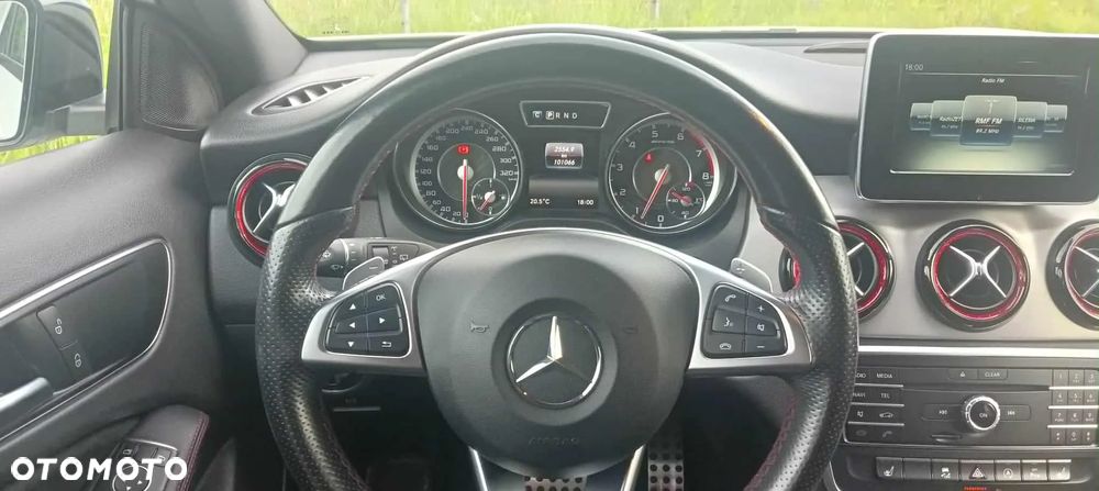 Mercedes-Benz GLA AMG 45 4Matic AMG Speedshift 7G-DCT - 12