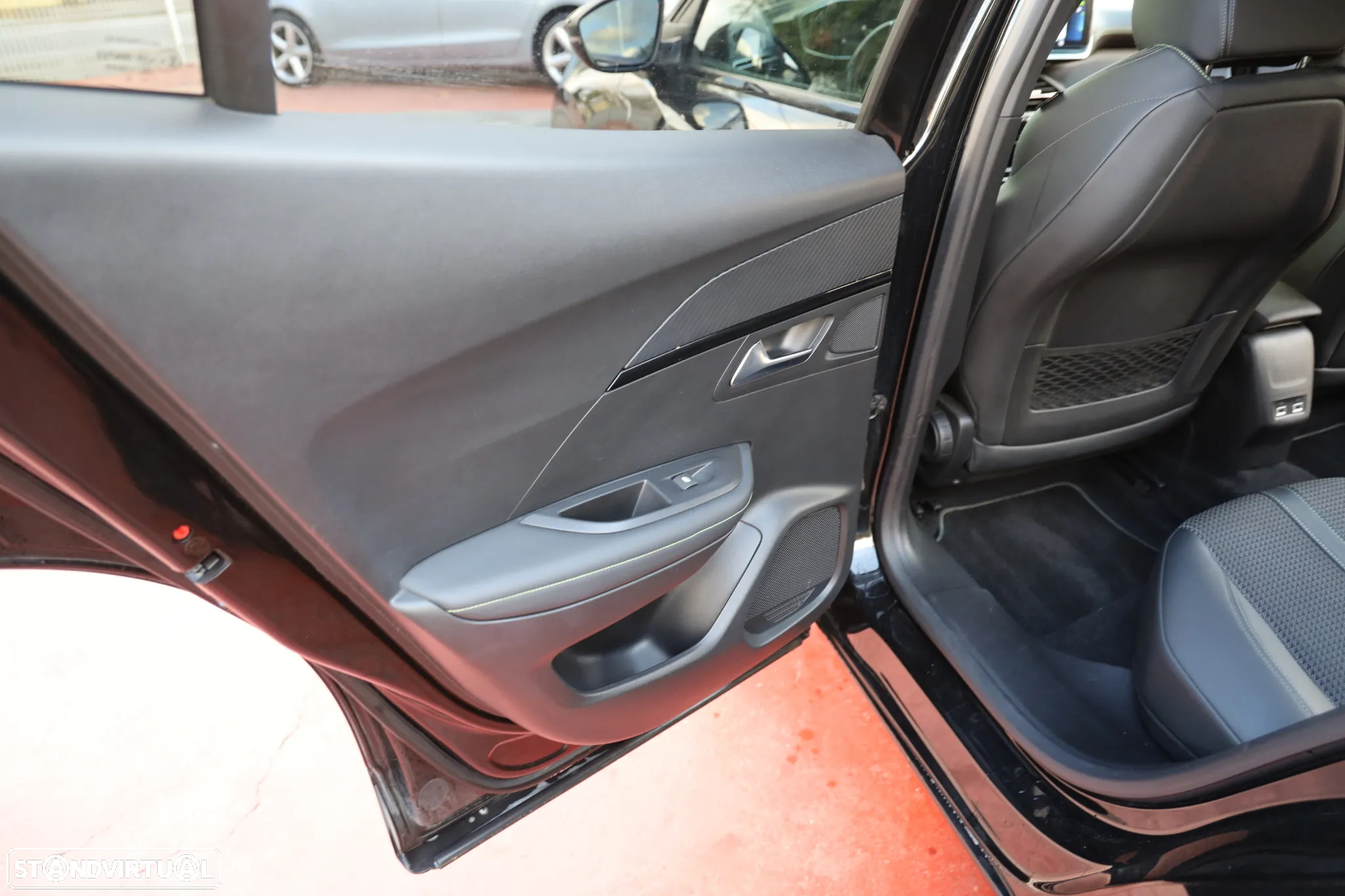 Peugeot e-2008 50 kWh GT - 18