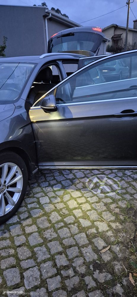 VW Passat Variant 2.0 TDi Highline - 46