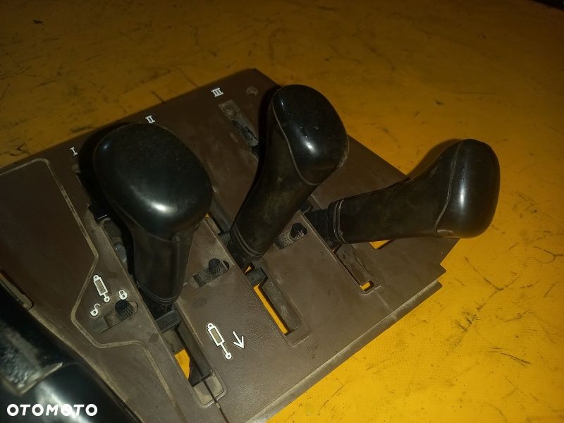 Dźwignia sekcji hydraulicznej John Deere 6910 - 2