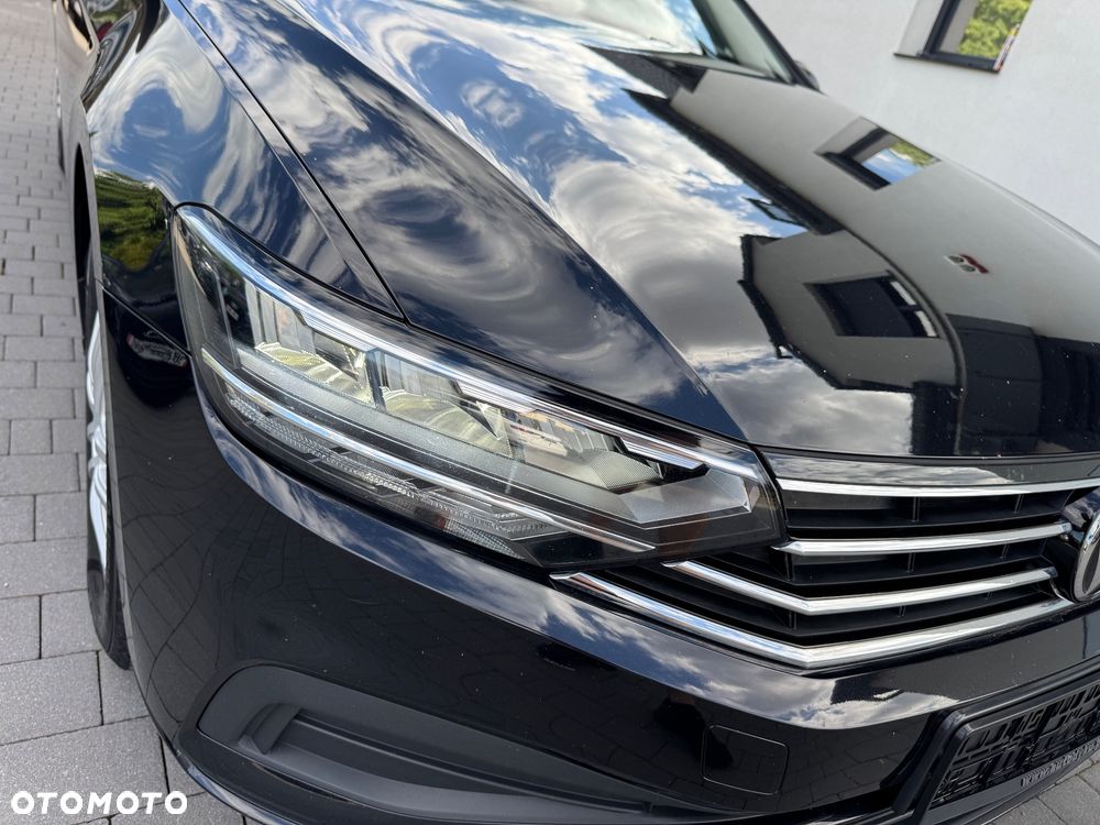 Volkswagen Passat 1.6 TDI SCR DSG Conceptline - 16