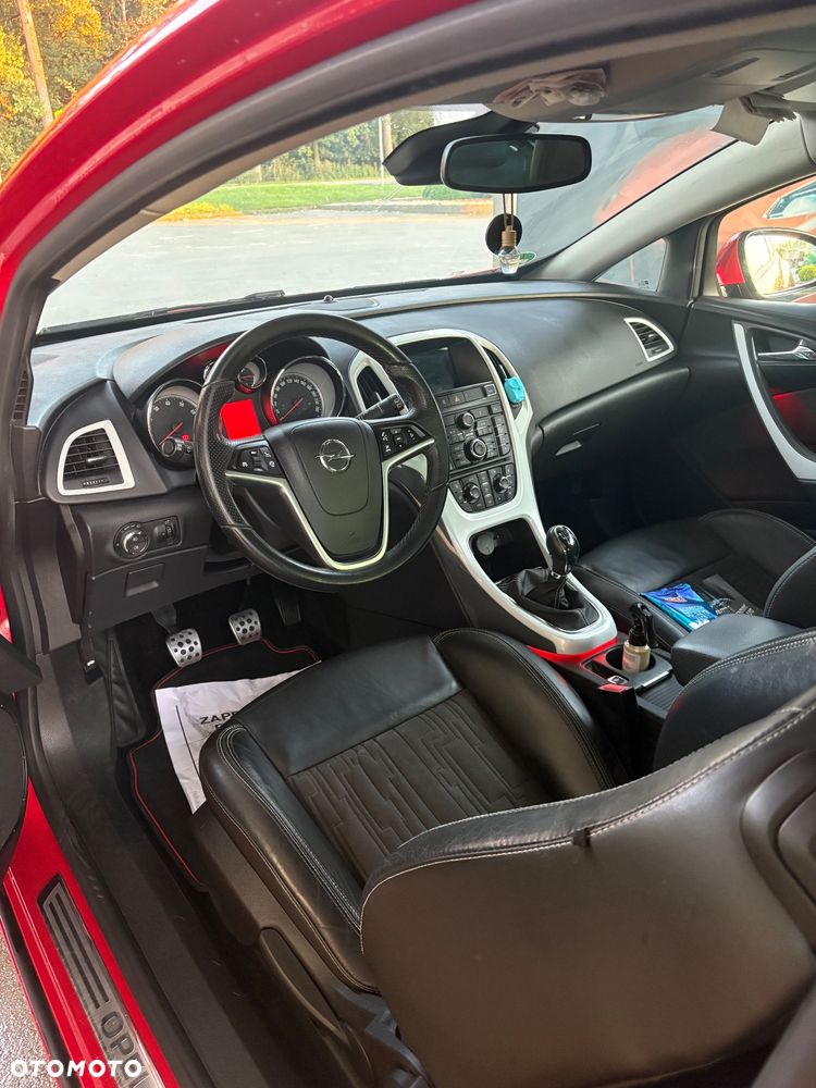Opel Astra 2011 photo 3