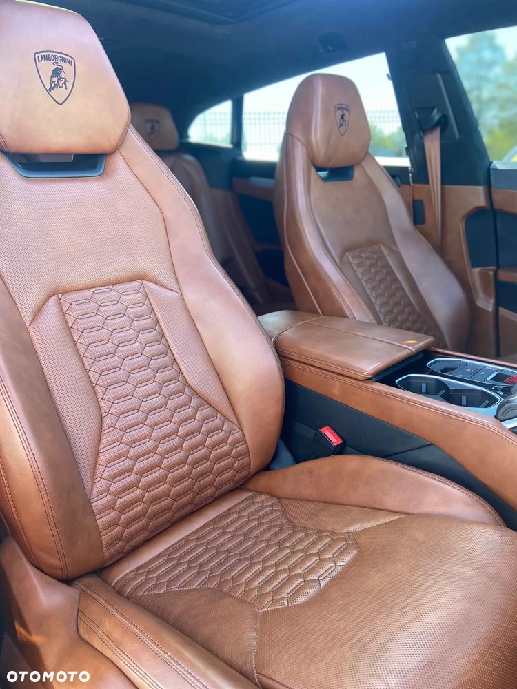 Lamborghini Urus - 12