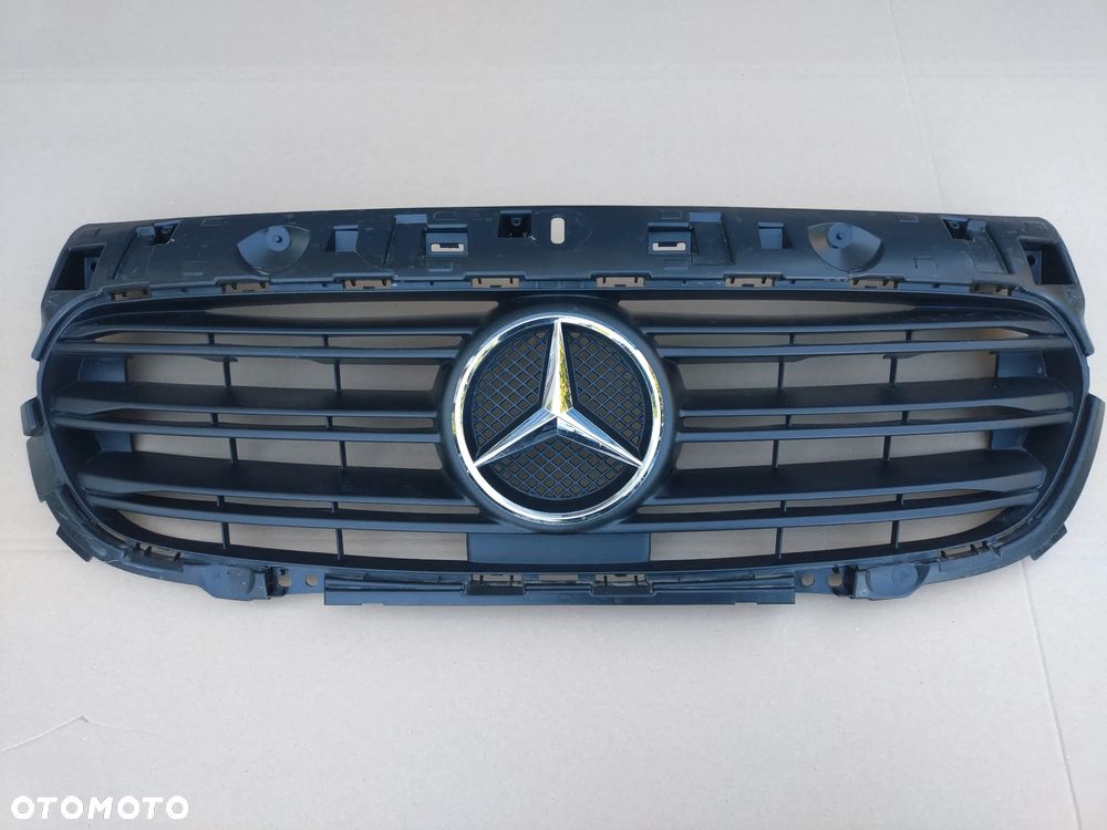 MERCEDES CITAN W420  21- GRILL ATRAPA ORYGINAŁ ! STAN BDB ! - 1