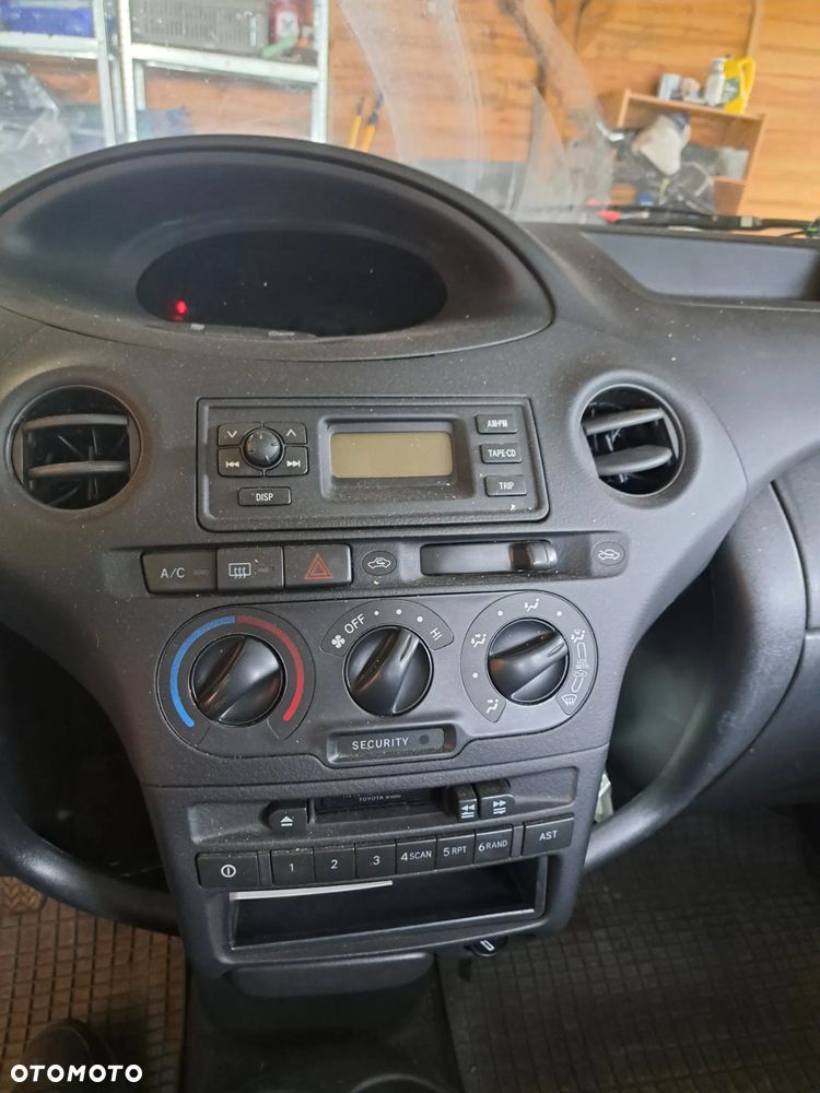 Toyota Yaris 1.3 Sol - 2