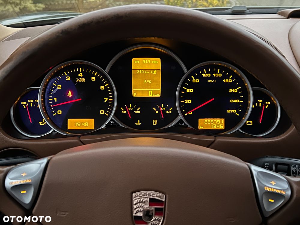 Porsche Cayenne - 22