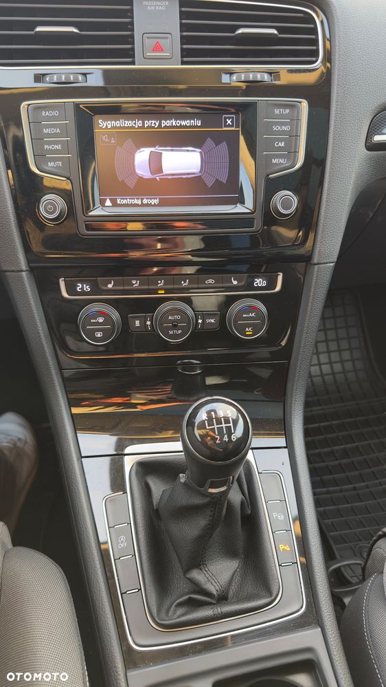 Volkswagen Golf 2.0 TDI SCR Highline - 17