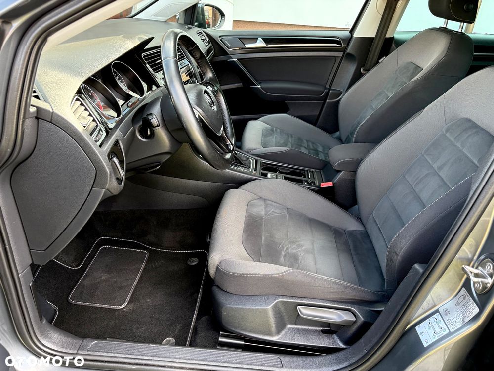 Volkswagen Golf - 32