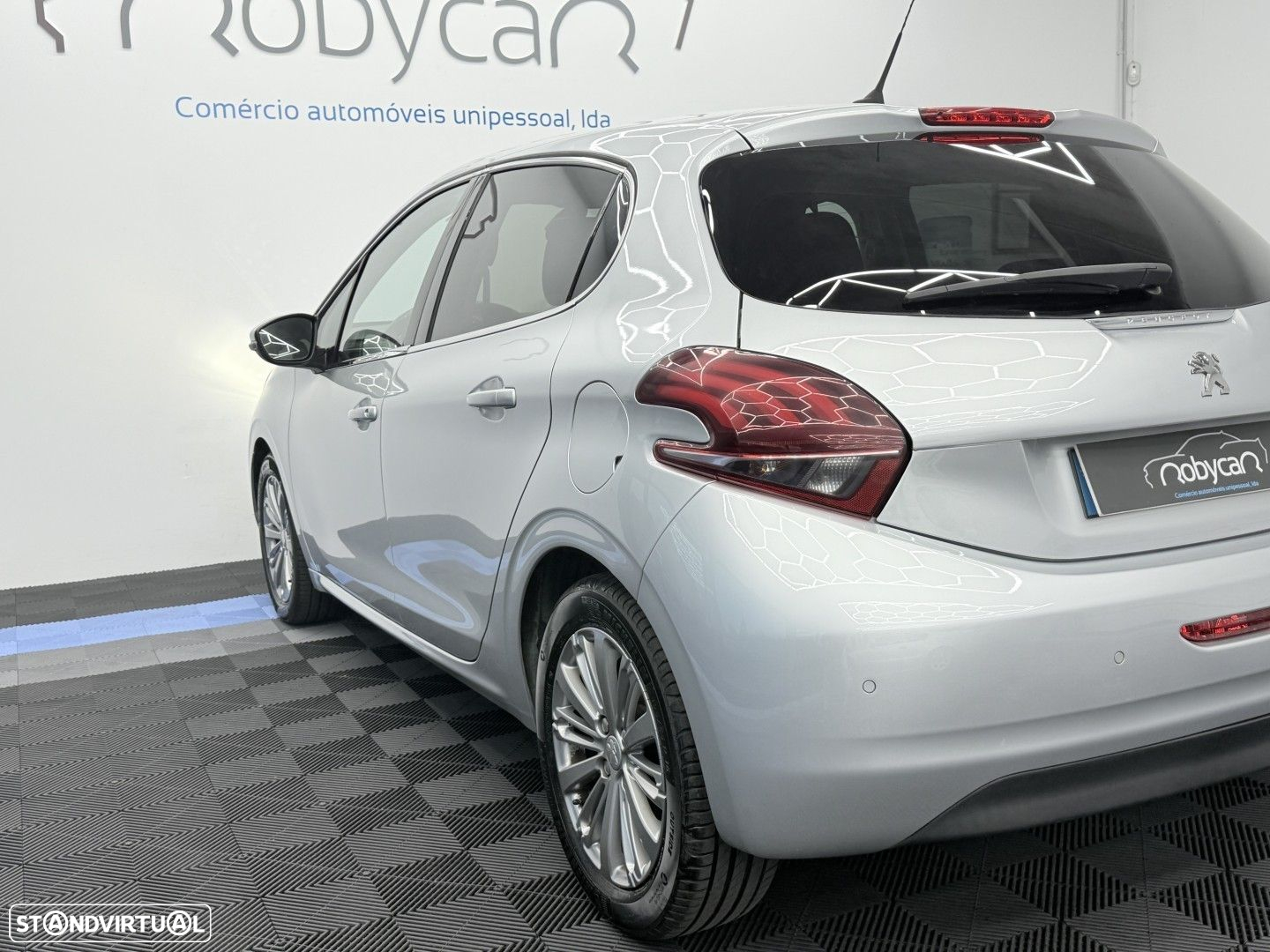 Peugeot 208 1.2 PureTech Allure - 6