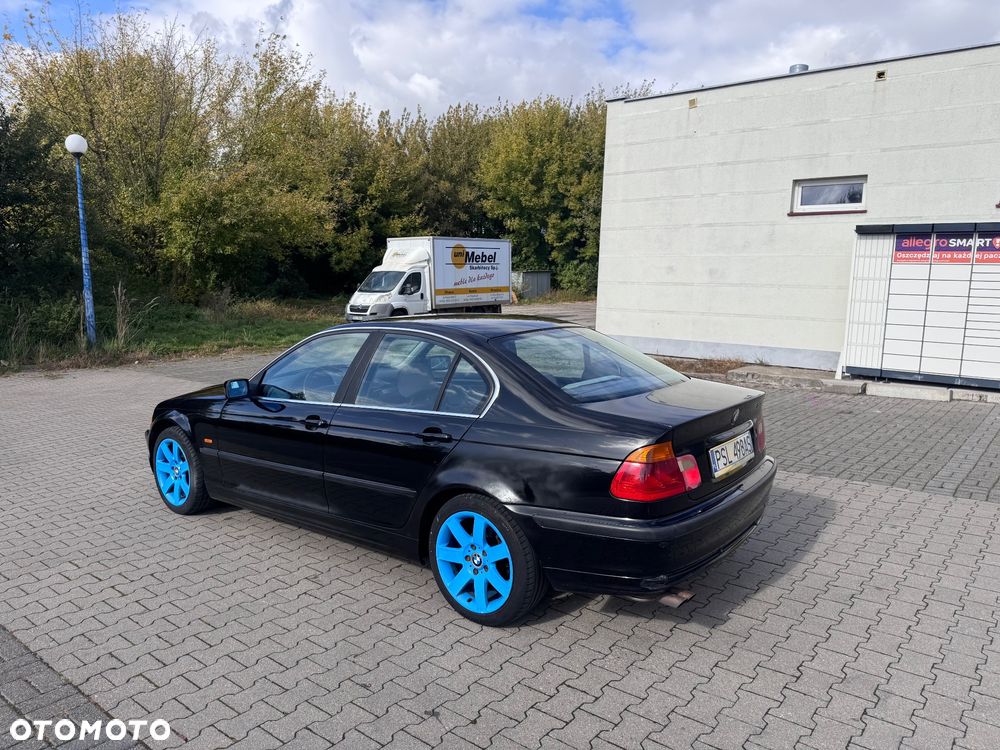 BMW Seria 3 323i - 6