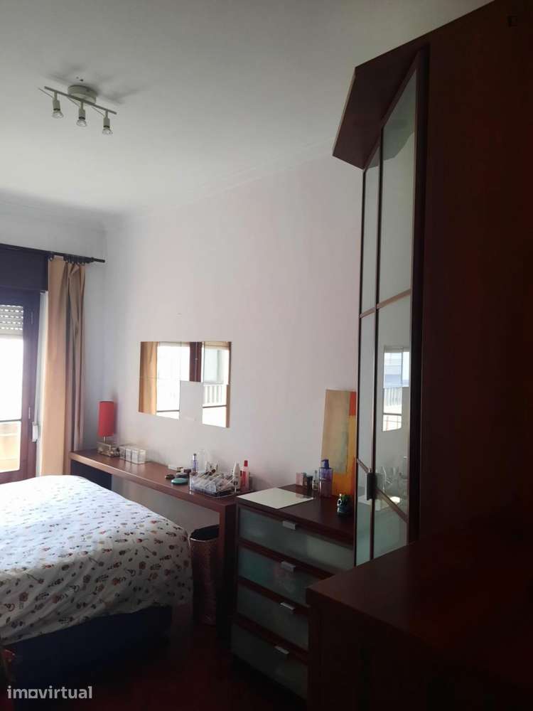 Quarto - localizado em Benfica Lisbon - Grande imagem: 2/11