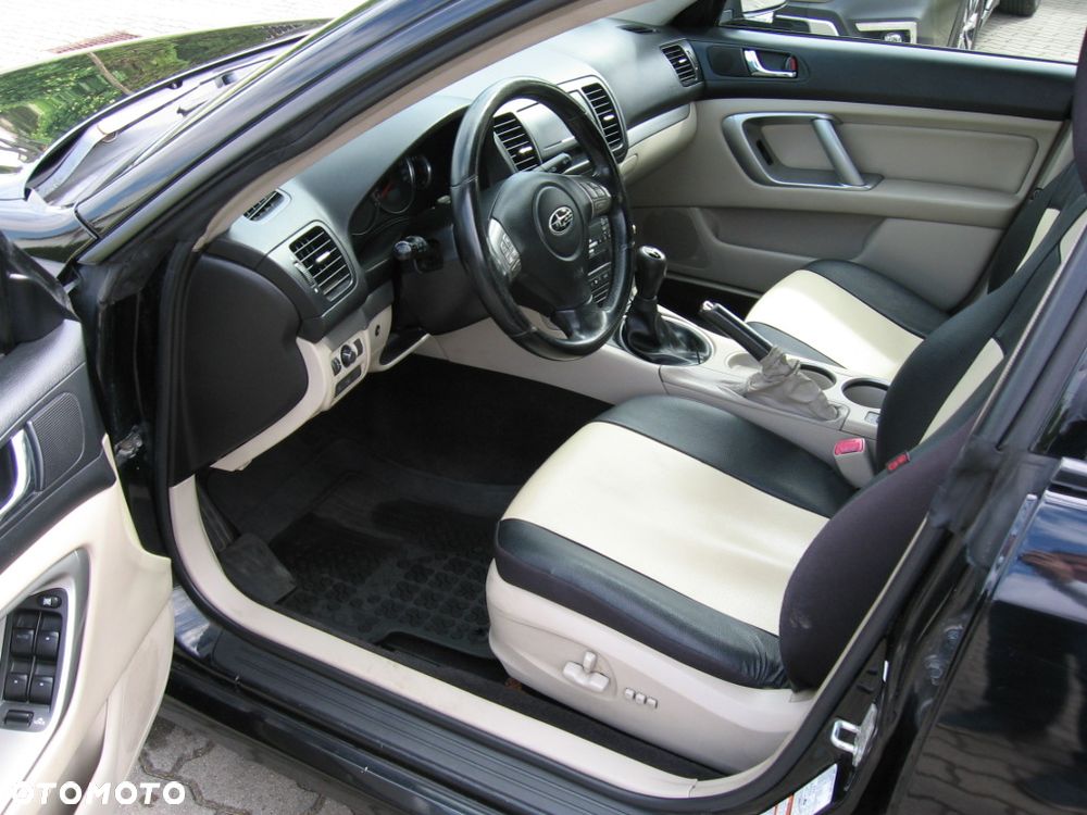 Subaru Legacy 2.0RC - 11