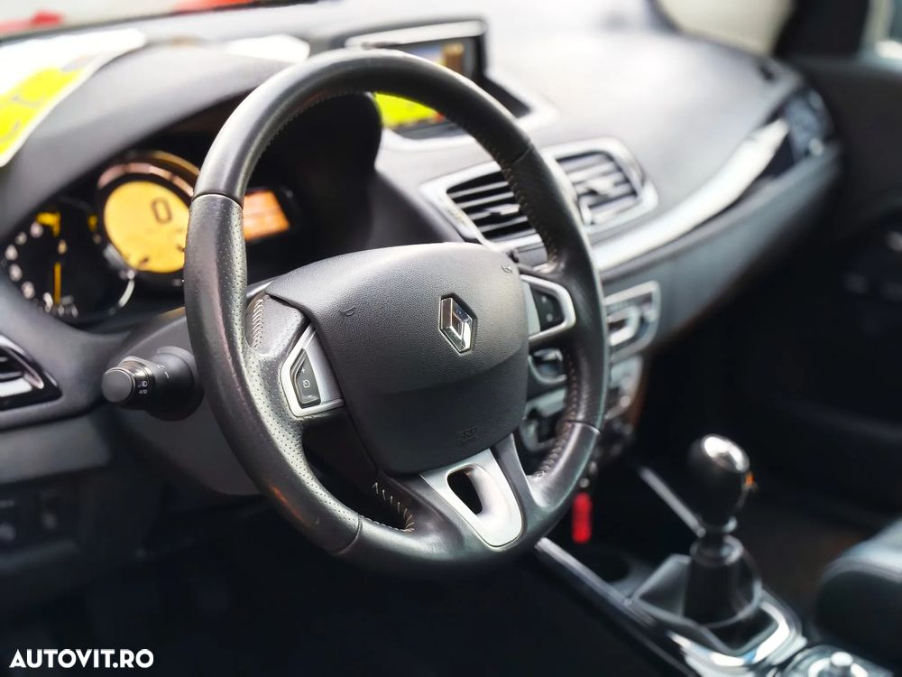 Renault Megane Grandtour ENERGY TCe 115 Start & Stop Bose Edition - 23