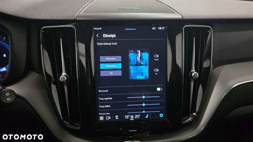 Volvo XC 60 B4 D Plus Dark - 32
